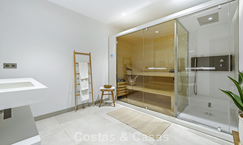 Villa de luxe moderne à vendre dans un style architectural contemporain, à quelques minutes à pied de Puerto Banus, Marbella 788903