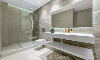 Villa de luxe moderne à vendre dans un style architectural contemporain, à quelques minutes à pied de Puerto Banus, Marbella 788905 