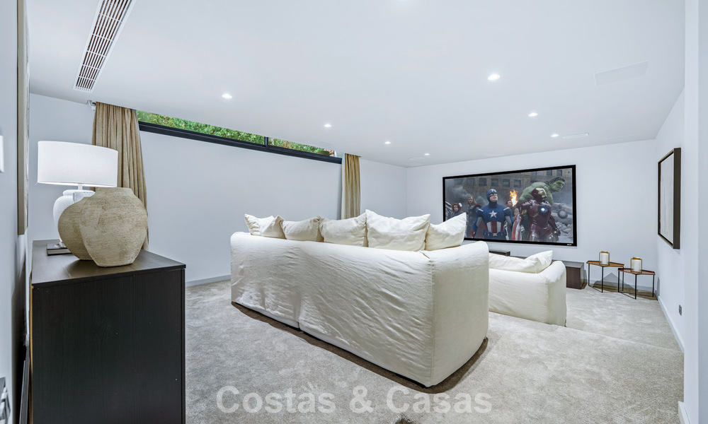 Villa de luxe moderne à vendre dans un style architectural contemporain, à quelques minutes à pied de Puerto Banus, Marbella 788906