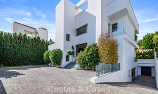 Villa de luxe moderne à vendre dans un style architectural contemporain, à quelques minutes à pied de Puerto Banus, Marbella 788908 