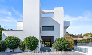 Villa de luxe moderne à vendre dans un style architectural contemporain, à quelques minutes à pied de Puerto Banus, Marbella 788909 