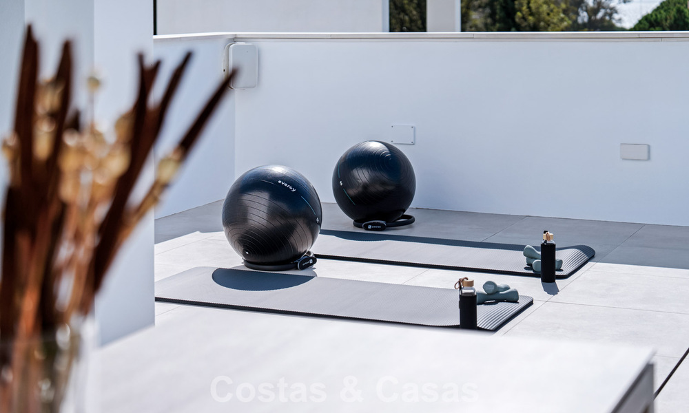 Villa de luxe moderne à vendre dans un style architectural contemporain, à quelques minutes à pied de Puerto Banus, Marbella 788911