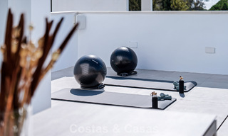 Villa de luxe moderne à vendre dans un style architectural contemporain, à quelques minutes à pied de Puerto Banus, Marbella 788911 