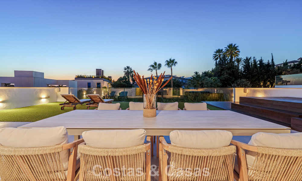 Villa de luxe moderne à vendre dans un style architectural contemporain, à quelques minutes à pied de Puerto Banus, Marbella 788914