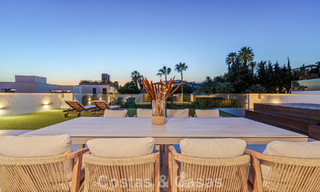 Villa de luxe moderne à vendre dans un style architectural contemporain, à quelques minutes à pied de Puerto Banus, Marbella 788914 