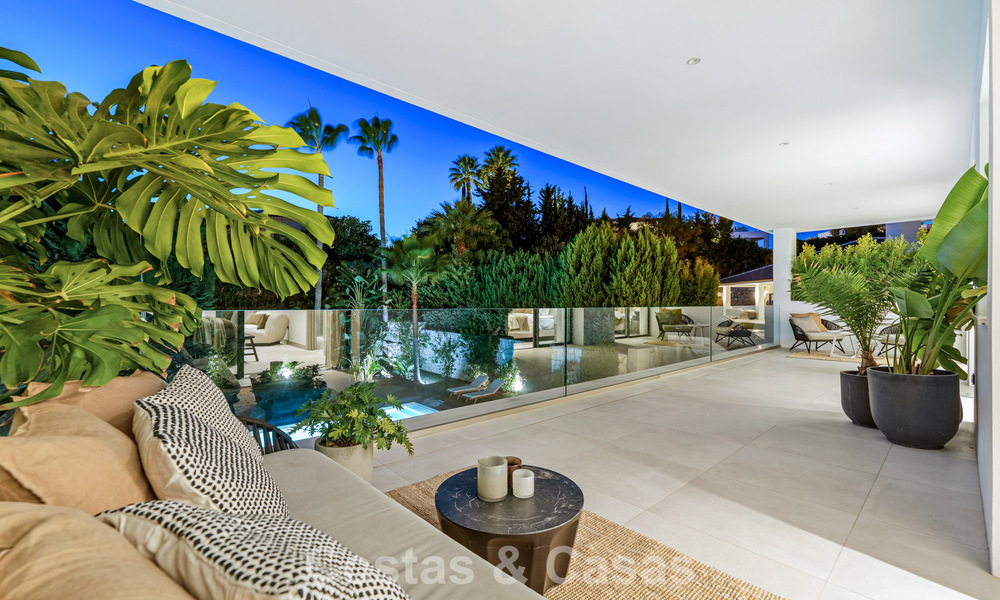 Villa de luxe moderne à vendre dans un style architectural contemporain, à quelques minutes à pied de Puerto Banus, Marbella 788919