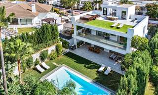 Villa de luxe moderne à vendre dans un style architectural contemporain, à quelques minutes à pied de Puerto Banus, Marbella 788922 