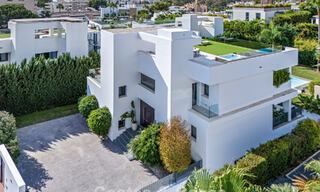 Villa de luxe moderne à vendre dans un style architectural contemporain, à quelques minutes à pied de Puerto Banus, Marbella 788923 