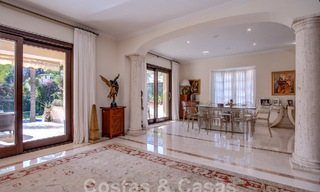 Villa de luxe intemporelle au charme andalou à vendre entourée de terrains de golf à Marbella - Benahavis 59652 