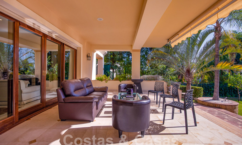 Villa de luxe intemporelle au charme andalou à vendre entourée de terrains de golf à Marbella - Benahavis 59653
