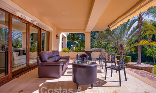 Villa de luxe intemporelle au charme andalou à vendre entourée de terrains de golf à Marbella - Benahavis 59653 