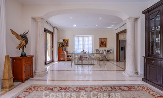 Villa de luxe intemporelle au charme andalou à vendre entourée de terrains de golf à Marbella - Benahavis 59654 