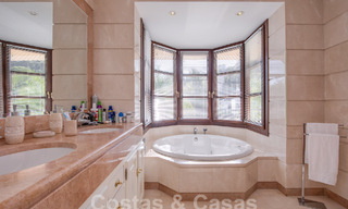 Villa de luxe intemporelle au charme andalou à vendre entourée de terrains de golf à Marbella - Benahavis 59663 