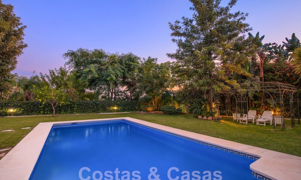 Villa de luxe intemporelle au charme andalou à vendre entourée de terrains de golf à Marbella - Benahavis 59681