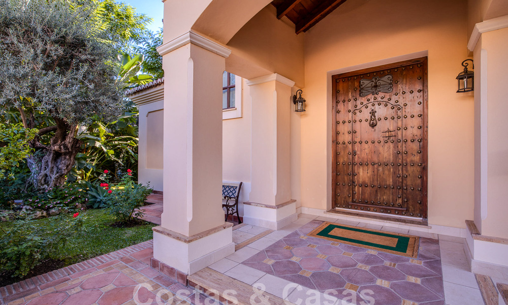 Villa de luxe intemporelle au charme andalou à vendre entourée de terrains de golf à Marbella - Benahavis 59682