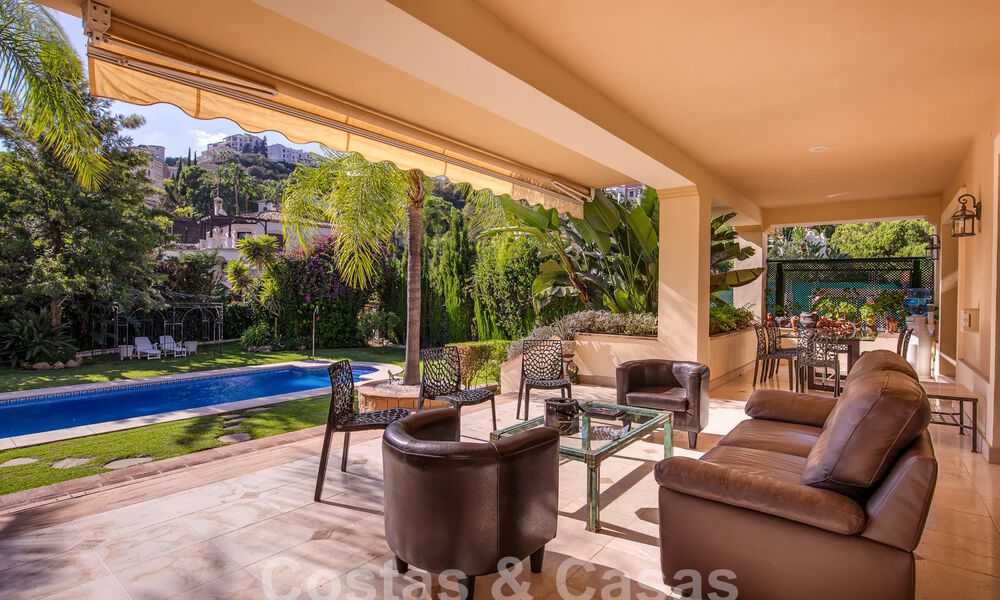 Villa de luxe intemporelle au charme andalou à vendre entourée de terrains de golf à Marbella - Benahavis 59685