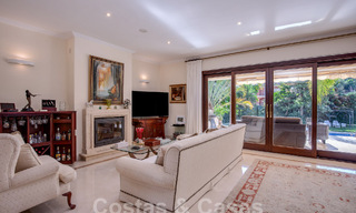 Villa de luxe intemporelle au charme andalou à vendre entourée de terrains de golf à Marbella - Benahavis 59686 