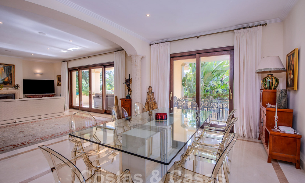 Villa de luxe intemporelle au charme andalou à vendre entourée de terrains de golf à Marbella - Benahavis 59688