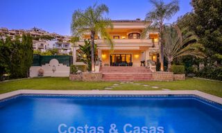 Villa de luxe intemporelle au charme andalou à vendre entourée de terrains de golf à Marbella - Benahavis 59689 