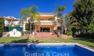 Villa de luxe intemporelle au charme andalou à vendre entourée de terrains de golf à Marbella - Benahavis 59692 