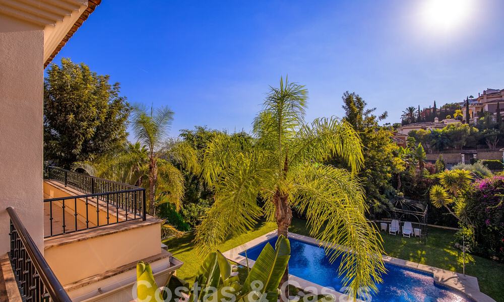 Villa de luxe intemporelle au charme andalou à vendre entourée de terrains de golf à Marbella - Benahavis 59694