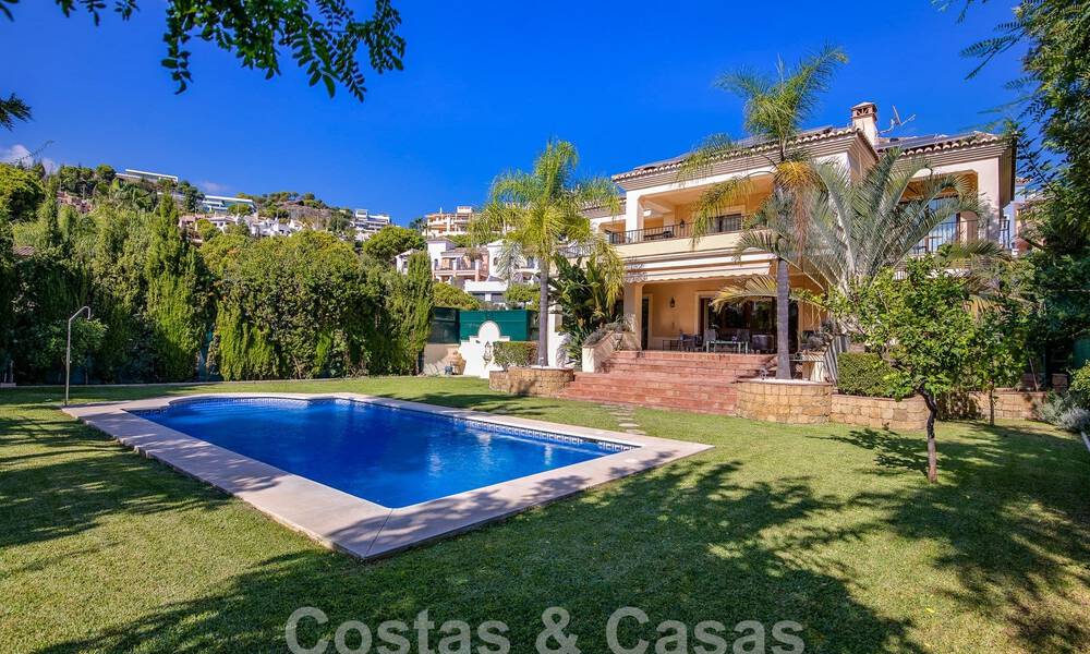 Villa de luxe intemporelle au charme andalou à vendre entourée de terrains de golf à Marbella - Benahavis 59695