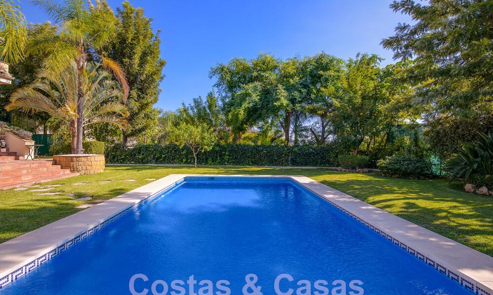 Villa de luxe intemporelle au charme andalou à vendre entourée de terrains de golf à Marbella - Benahavis 59696