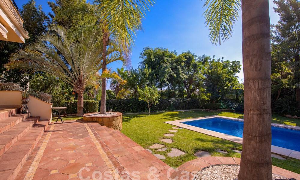 Villa de luxe intemporelle au charme andalou à vendre entourée de terrains de golf à Marbella - Benahavis 59698