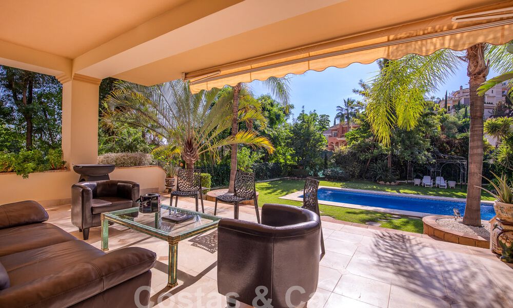 Villa de luxe intemporelle au charme andalou à vendre entourée de terrains de golf à Marbella - Benahavis 59699