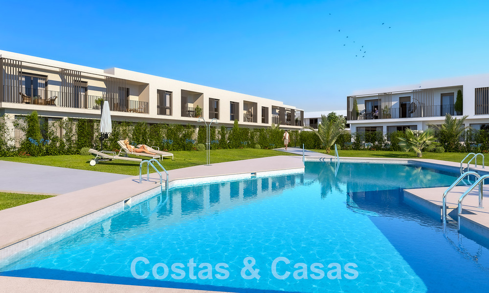 Maisons mitoyennes neuves et modernes de 4 chambres à vendre dans un complexe golfique de premier ordre à San Roque, Costa del Sol 59490