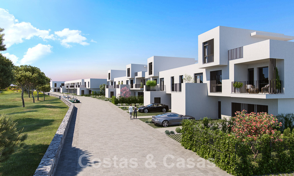 Maisons mitoyennes neuves et modernes de 4 chambres à vendre dans un complexe golfique de premier ordre à San Roque, Costa del Sol 59491
