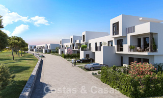 Maisons mitoyennes neuves et modernes de 4 chambres à vendre dans un complexe golfique de premier ordre à San Roque, Costa del Sol 59491 