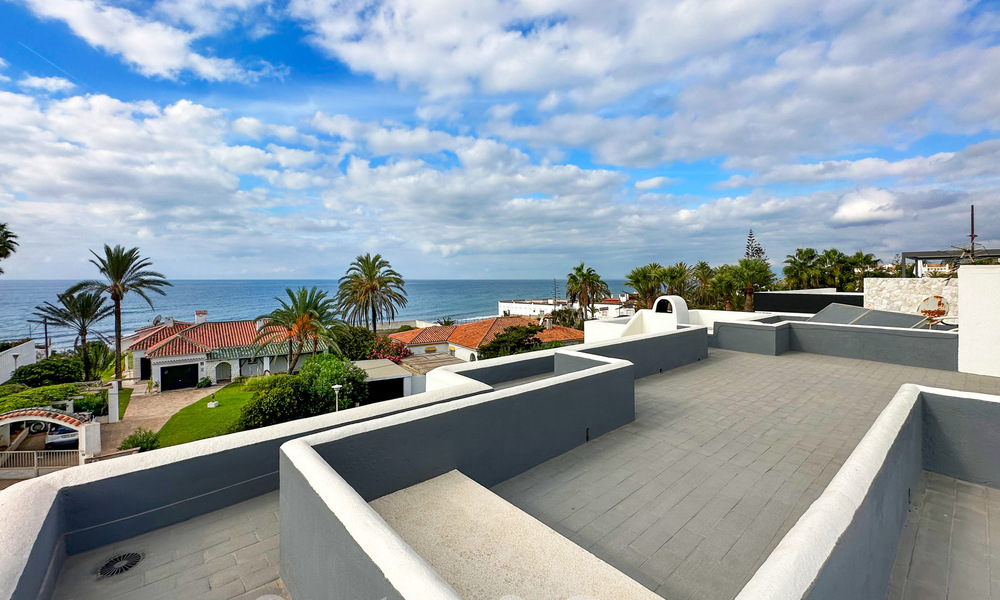 Villa à rénover avec un grand potentiel à vendre à quelques mètres de la plage dans un quartier populaire de Marbella Est 59711