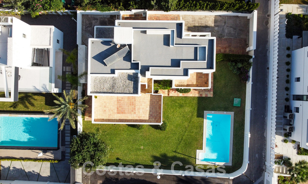 Villa à rénover avec un grand potentiel à vendre à quelques mètres de la plage dans un quartier populaire de Marbella Est 59713