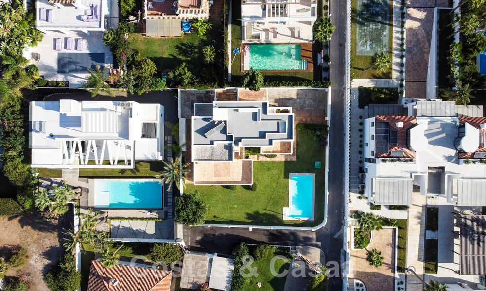 Villa à rénover avec un grand potentiel à vendre à quelques mètres de la plage dans un quartier populaire de Marbella Est 59714