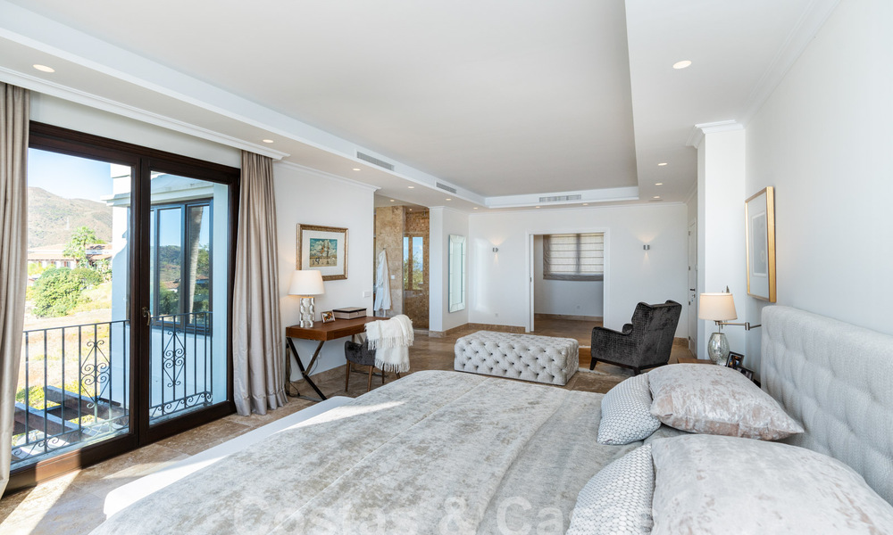 Villa de luxe de style méditerranéen à vendre avec vue panoramique sur la mer à Marbella - Benahavis 59840
