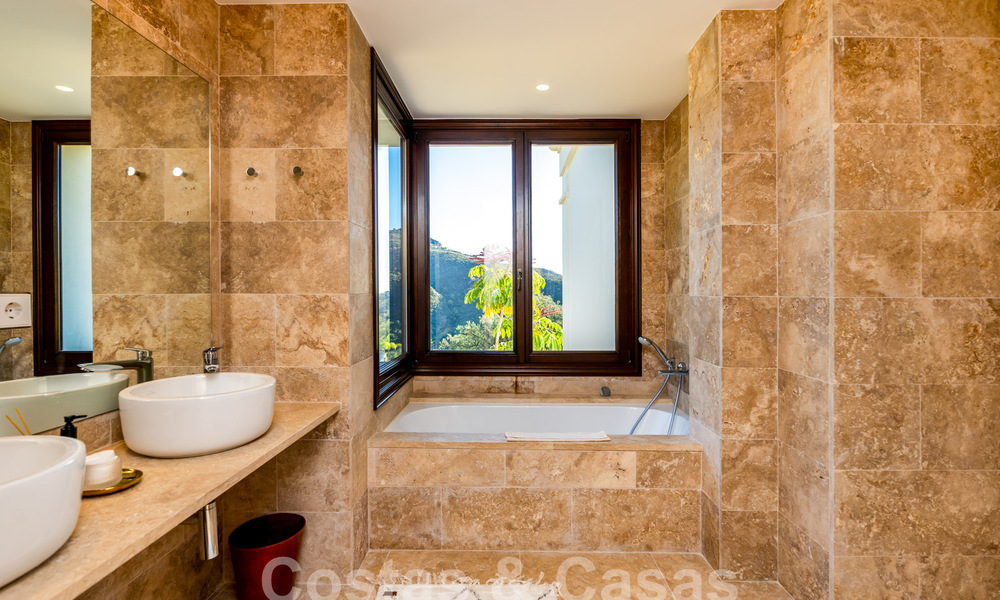 Villa de luxe de style méditerranéen à vendre avec vue panoramique sur la mer à Marbella - Benahavis 59851