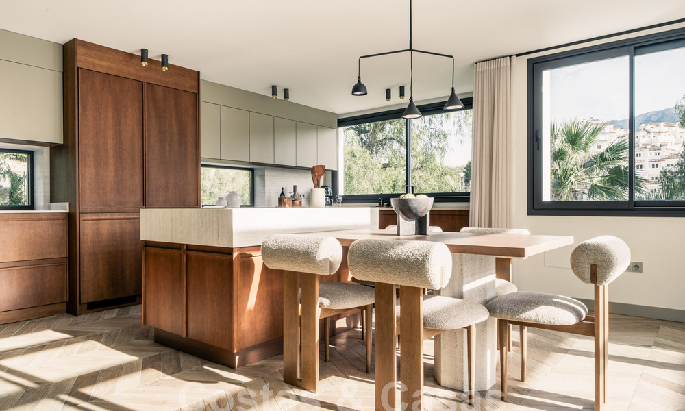 Villa de luxe rénovée de caractère avec vue sur la mer dans une communauté fermée à vendre à Nueva Andalucia, Marbella 59991