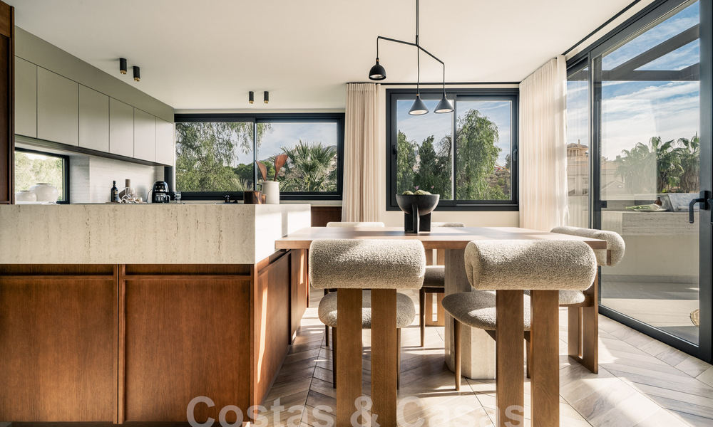 Villa de luxe rénovée de caractère avec vue sur la mer dans une communauté fermée à vendre à Nueva Andalucia, Marbella 59993