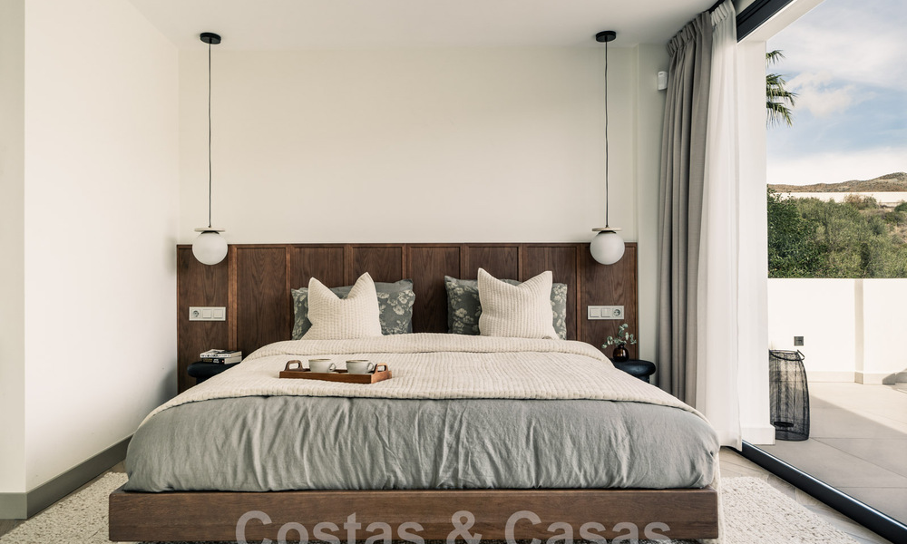 Villa de luxe rénovée de caractère avec vue sur la mer dans une communauté fermée à vendre à Nueva Andalucia, Marbella 59999