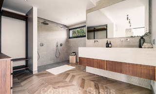 Villa de luxe rénovée de caractère avec vue sur la mer dans une communauté fermée à vendre à Nueva Andalucia, Marbella 60000 