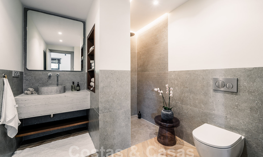 Villa de luxe rénovée de caractère avec vue sur la mer dans une communauté fermée à vendre à Nueva Andalucia, Marbella 60004