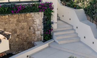 Villa de luxe rénovée de caractère avec vue sur la mer dans une communauté fermée à vendre à Nueva Andalucia, Marbella 60017 