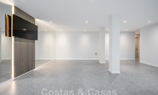 Villa contemporaine andalouse de luxe à vendre dans un environnement de golf haut de gamme à Nueva Andalucia, Marbella 59927 