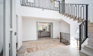 Villa contemporaine andalouse de luxe à vendre dans un environnement de golf haut de gamme à Nueva Andalucia, Marbella 59950 