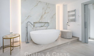 Villa contemporaine andalouse de luxe à vendre dans un environnement de golf haut de gamme à Nueva Andalucia, Marbella 59954 