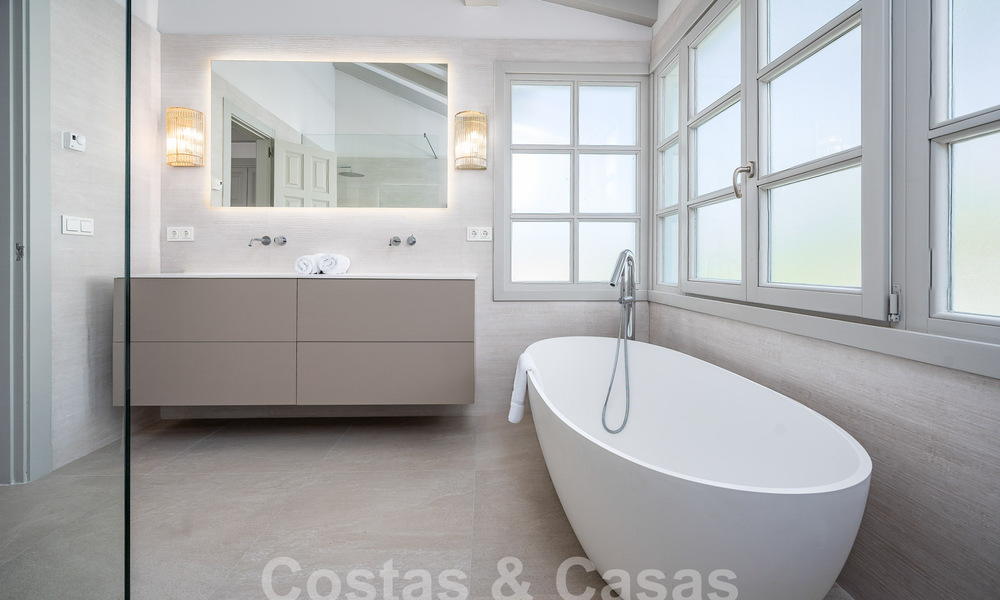 Villa contemporaine andalouse de luxe à vendre dans un environnement de golf haut de gamme à Nueva Andalucia, Marbella 59973