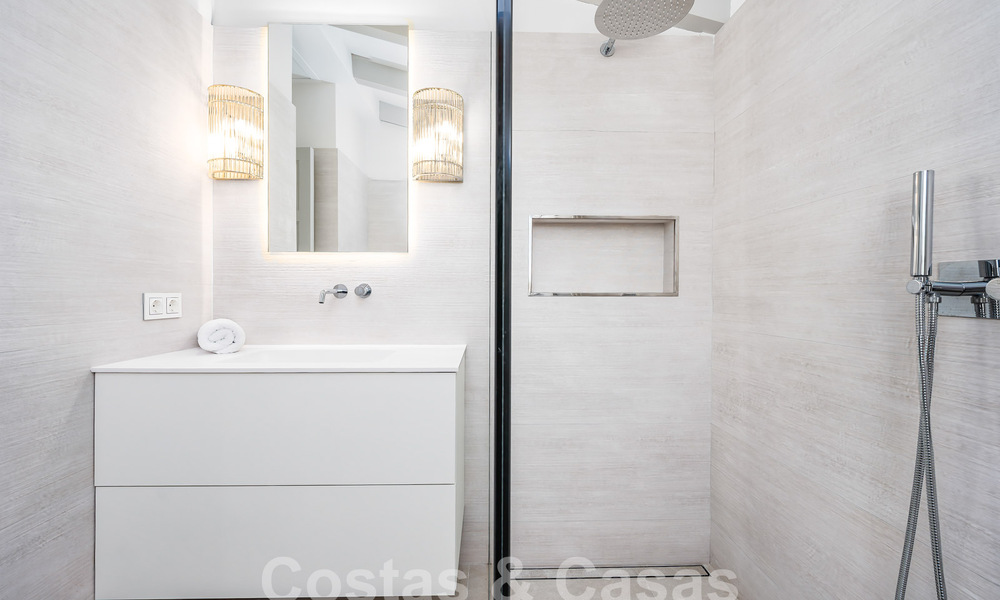 Villa contemporaine andalouse de luxe à vendre dans un environnement de golf haut de gamme à Nueva Andalucia, Marbella 59983