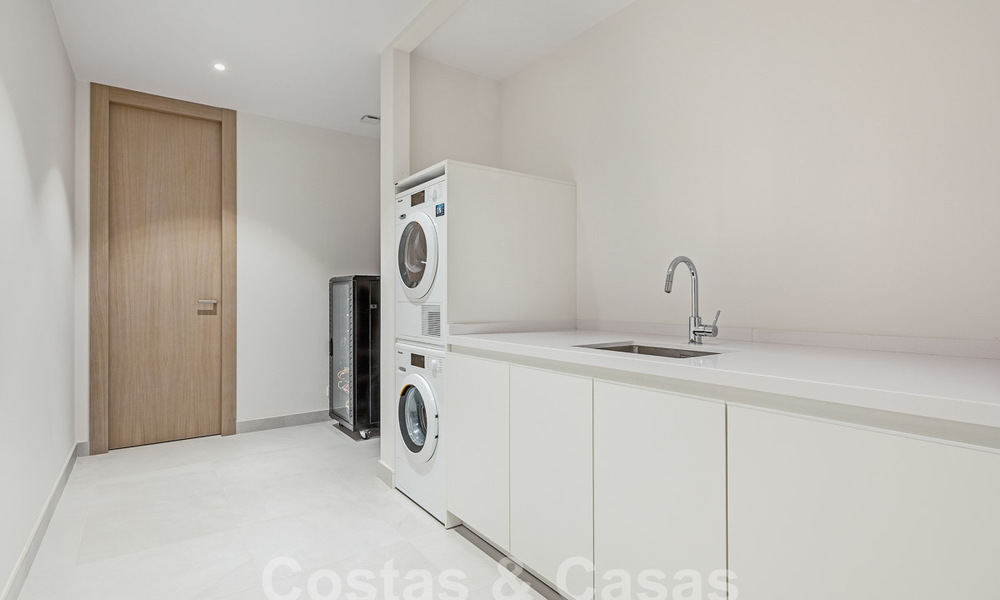 Villa boutique à vendre avec piscine à débordement et vue panoramique sur la mer à Nueva Andalucia, Marbella 59723