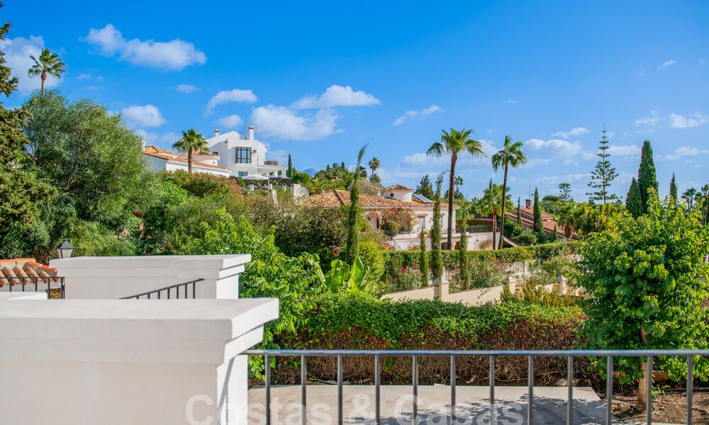 Villa de luxe de style architectural classique et andalou avec vue sur la mer à vendre sur le Nouveau Mille d'Or, Marbella - Estepona 60091